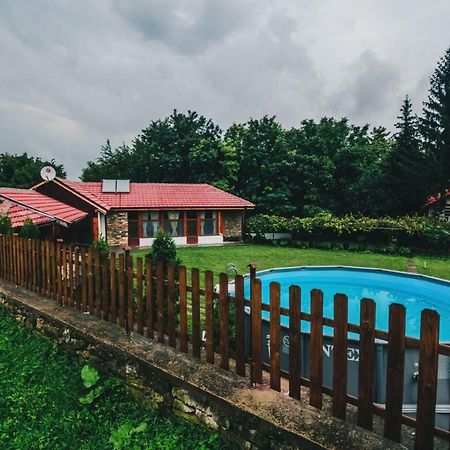 Завоя Hotel Krushuna Eksteriør billede