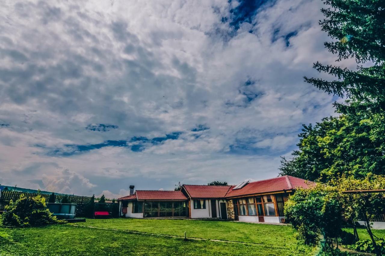 Завоя Hotel Krushuna Eksteriør billede