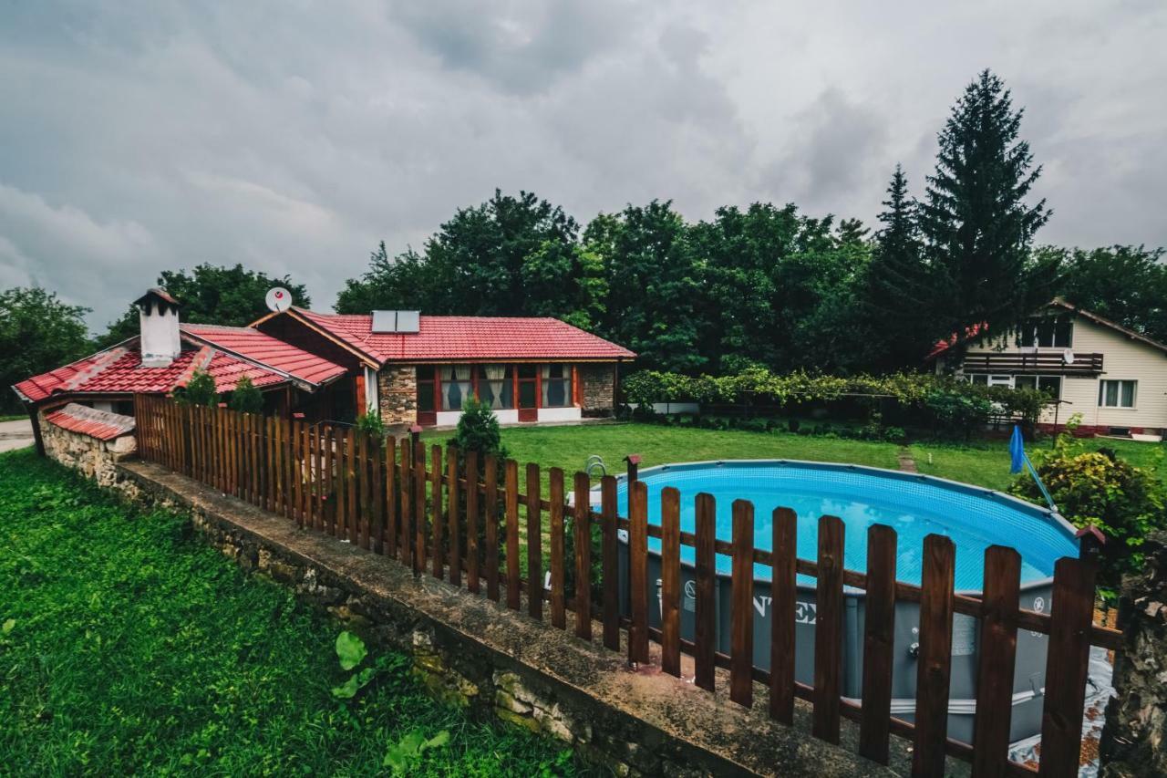 Завоя Hotel Krushuna Eksteriør billede